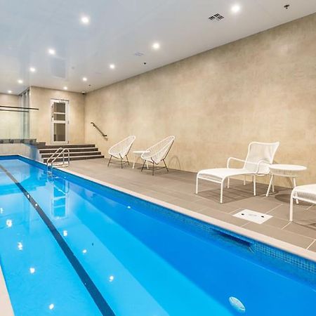 Brand New Apartment With Pool & Gym Оукланд Екстериор снимка