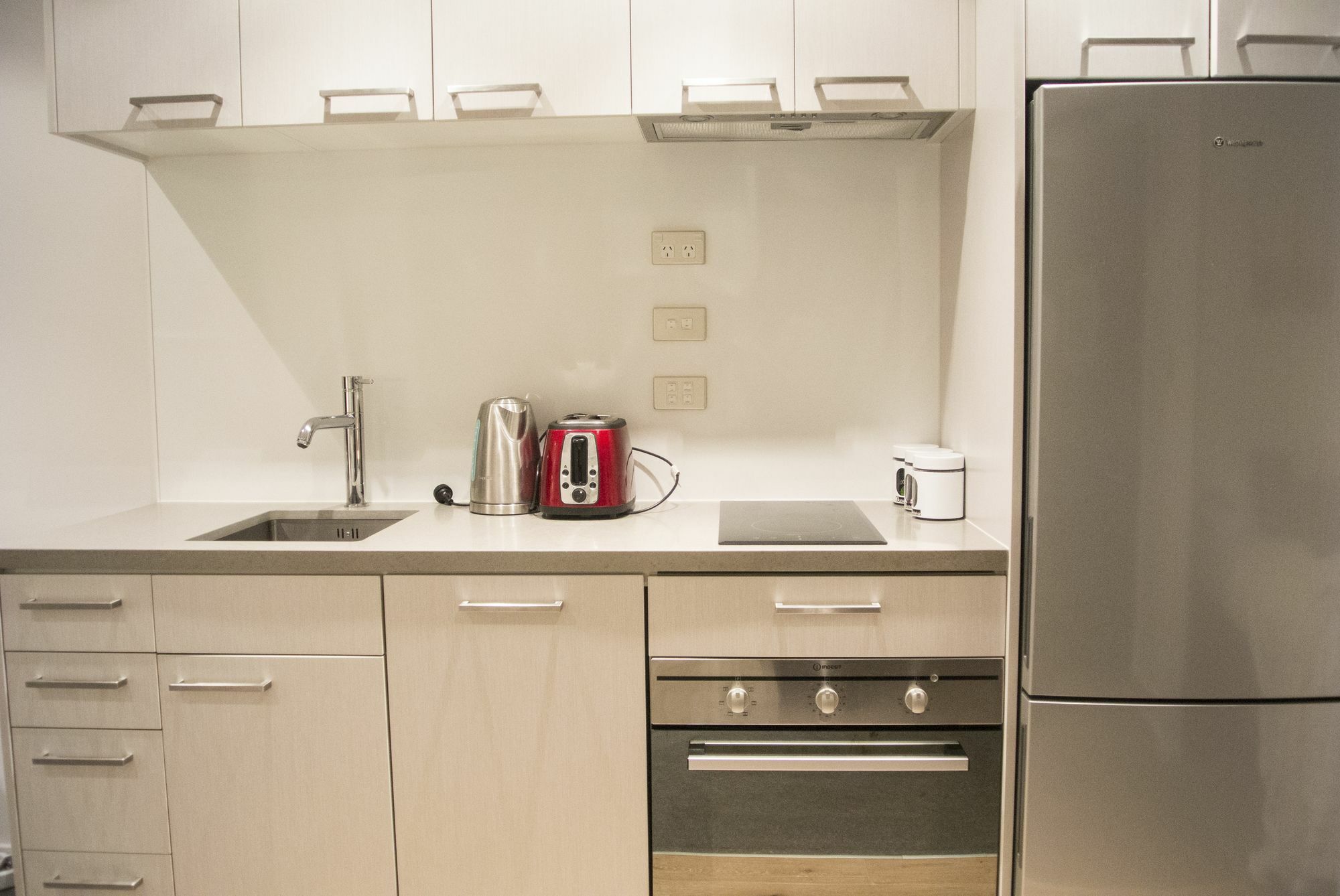 Brand New Apartment With Pool & Gym Оукланд Екстериор снимка