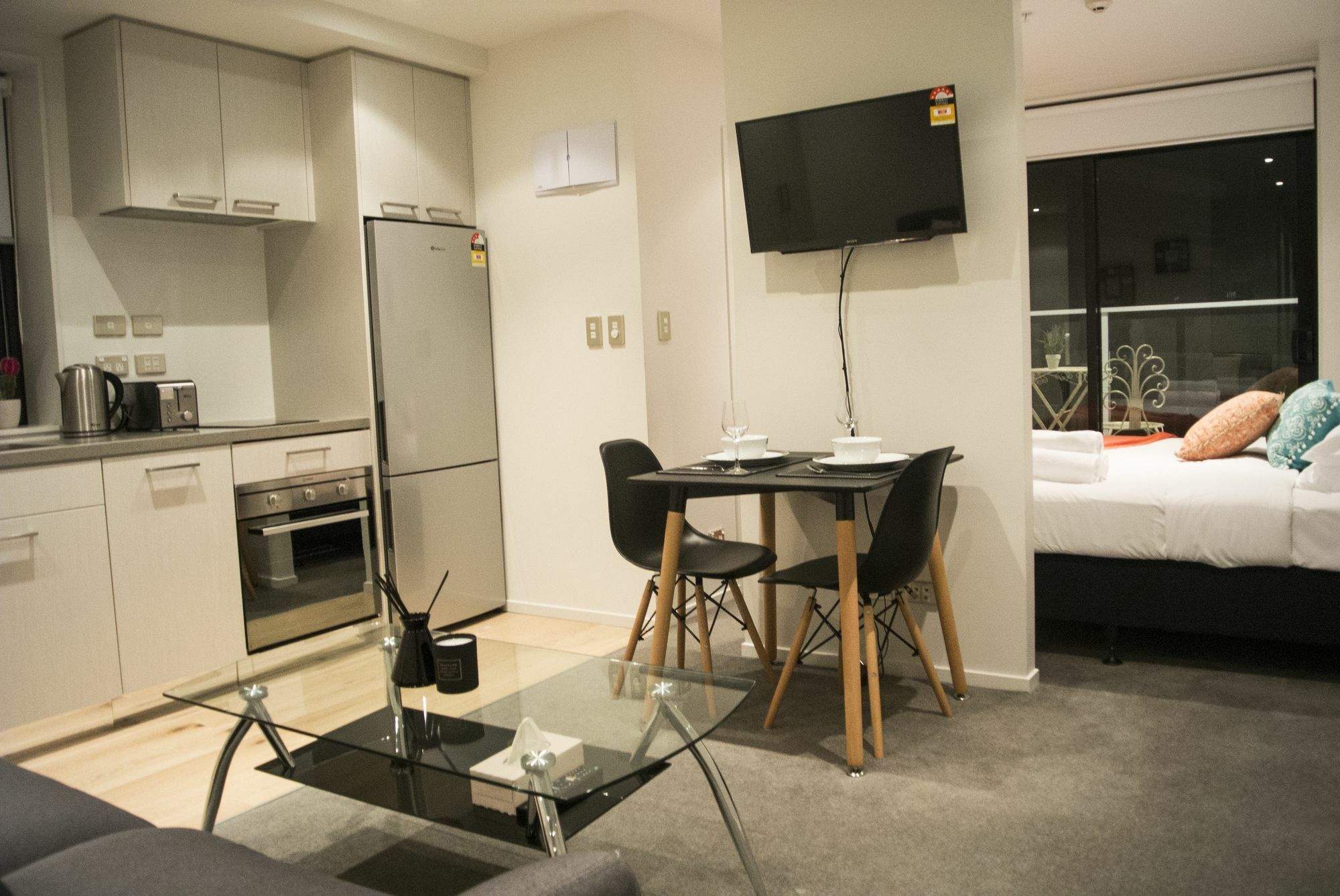 Brand New Apartment With Pool & Gym Оукланд Екстериор снимка