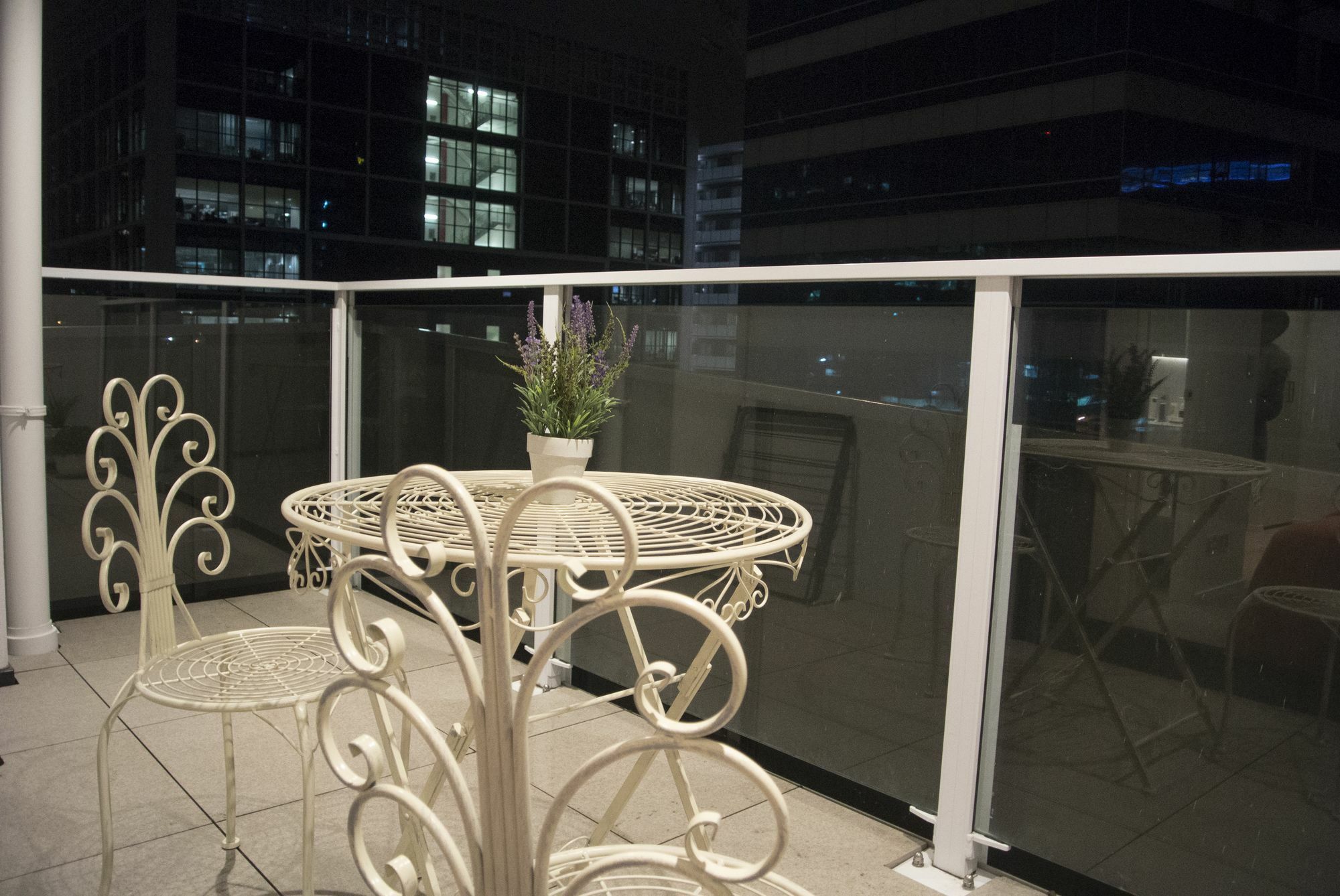 Brand New Apartment With Pool & Gym Оукланд Екстериор снимка