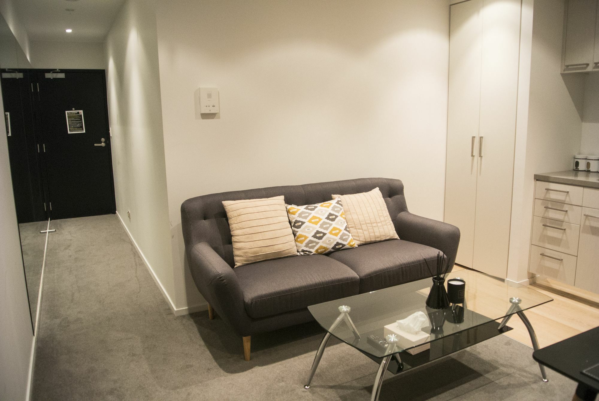 Brand New Apartment With Pool & Gym Оукланд Екстериор снимка